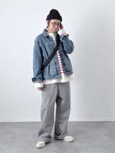 alt=“軽くて暖かい♡40代・50代のためのライトアウター着こなし術|シャツ・ジャケット・ブルゾン"