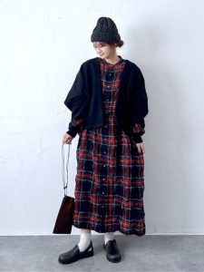 alt=“軽くて暖かい♡40代・50代のためのライトアウター着こなし術|シャツ・ジャケット・ブルゾン"