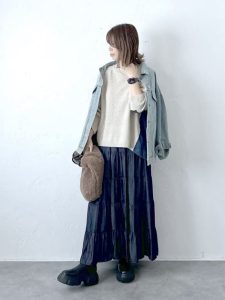 出典：ma28matsuya ONLINEalt=“ブーツで差がつく！40代・50代冬の暖かコーデ｜大人の上品カジュアルを楽しむ着こなし術"