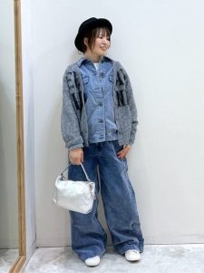 alt=“40代帽子コーデ｜若作りに見えないニット帽＆キャップの選び方と着こなし術"