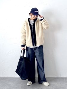 alt=“40代帽子コーデ｜若作りに見えないニット帽＆キャップの選び方と着こなし術"