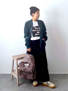 alt=“【気温16℃〜20℃】何着る?人気スタッフコーデ特集|40代・50代の大人カジュアル"