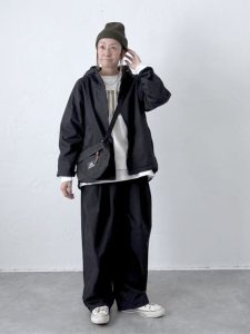 alt=“【気温16℃〜20℃】何着る？人気スタッフコーデ特集｜40代・50代の大人カジュアル"