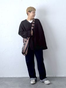 alt=“【気温16℃〜20℃】何着る？人気スタッフコーデ特集｜40代・50代の大人カジュアル"