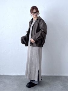 alt=“【気温16℃〜20℃】何着る?人気スタッフコーデ特集|40代・50代の大人カジュアル"