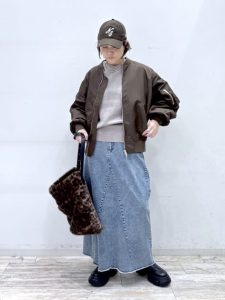 alt=“【気温16℃〜20℃】何着る?人気スタッフコーデ特集|40代・50代の大人カジュアル"