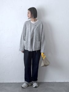 alt=“【気温16℃〜20℃】何着る？人気スタッフコーデ特集｜40代・50代の大人カジュアル"