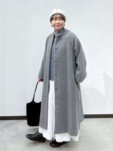 alt=“大人女子のためのニットコーデ術｜40代・50代が輝く秋冬スタイル集"