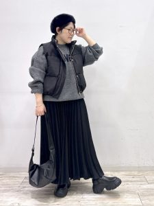 alt=“40代のモノトーンコーデ完全ガイド|冬の大人カジュアル5スタイル【体型カバー】"