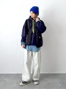 alt=“40代・50代の重ね着レイヤードコーデ完全ガイド|おしゃれ見えするこなれ感カジュアル術"