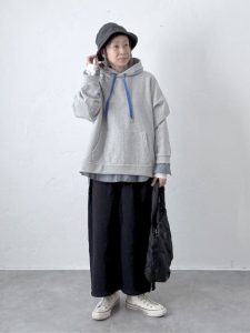 alt=“【40代・50代の着痩せカジュアルコーデ完全ガイド|大人女性のための体型カバー術"