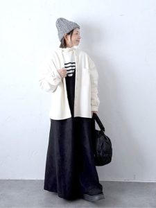 alt=“40代・50代の重ね着レイヤードコーデ完全ガイド|おしゃれ見えするこなれ感カジュアル術"