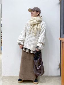 alt=“40代・50代の重ね着レイヤードコーデ完全ガイド|おしゃれ見えするこなれ感カジュアル術"