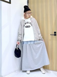 alt=“【春の先取りコーデ】寒さ対策もOK!40代・50代の大人カジュアル5スタイル"