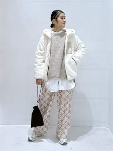 alt=“大人の色柄コーデ完全ガイド|レオパード・ダマスク・ボーダーで作るこなれ感カジュアル"