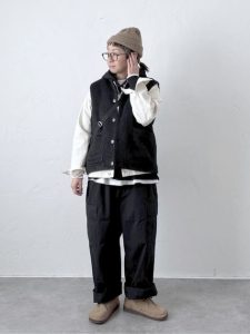 alt=“【40代・50代】配色切り替えアウターで差をつける!大人カジュアルコーデ"