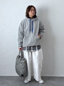 alt=“大人の色柄コーデ完全ガイド|レオパード・ダマスク・ボーダーで作るこなれ感カジュアル"