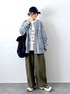 alt=“40代のワイドパンツ着こなし術｜体型カバー&抜け感を叶える春コーデ5選"