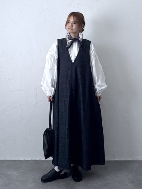 alt=“春コーデは小物で格上げ!40代大人女性のカラー使い5スタイル"