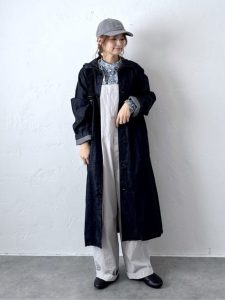 alt=“【40代パーカーコーデ5選】大人カジュアルに品よく着こなす!きれいめ&リラックススタイル完全版"