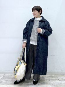 alt=“40代のワイドパンツ着こなし術｜体型カバー&抜け感を叶える春コーデ5選"