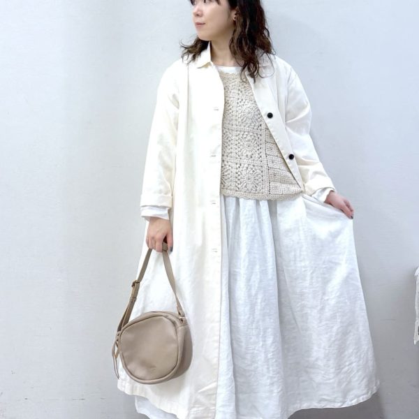 【40代】春の白コーデ5選｜シャツコート・ワークベスト・リネンワンピースで作る上品大人スタイル