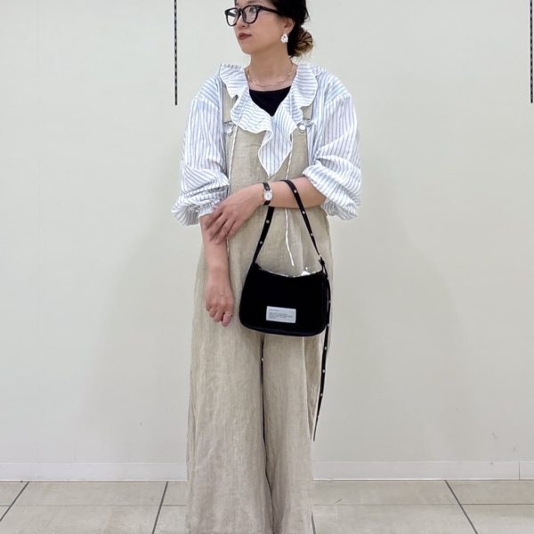 【40代】春のベージュコーデ5選｜サロペット・シャツ・フードコートで作る大人スタイル