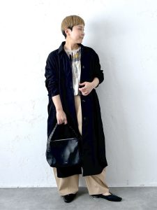 alt=“もう迷わない!40代のスプリングコート着こなし|シーン別コーデ5選"