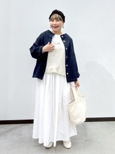 alt=“【40代に似合うナチュラル春コーデ6選｜リネン・ワントーンで叶えるこなれ大人スタイル"