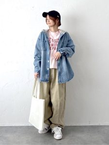 40代春のデニム×ベージュコーデ5選｜ベスト・シャツ・ワイドパンツで作る大人カジュアルスタイル