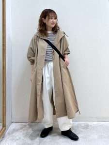 alt=“もう迷わない!40代のスプリングコート着こなし|シーン別コーデ5選"