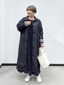 alt=“もう迷わない!40代のスプリングコート着こなし|シーン別コーデ5選"