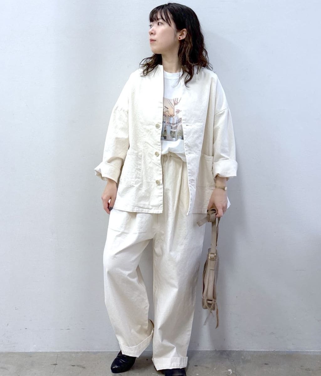 alt=“【40代】春のホワイトコーデ5選｜生成り・アイボリーのワントーンで作る大人こなれスタイル"