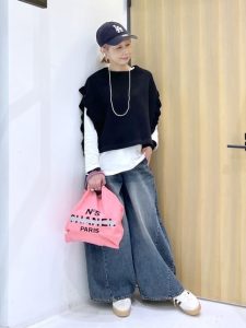 alt=“【40代春コーデ】デニム×ゆったりシルエット5選｜こなれ見えする大人カジュアルの作り方"