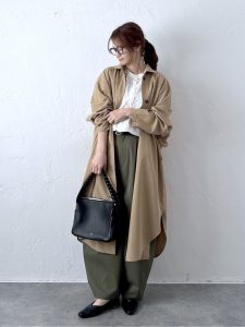 alt=“もう迷わない!40代のスプリングコート着こなし|シーン別コーデ5選"