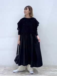 alt=“【【40代】ゆったりワンピースコーデ5選｜体型カバーしながら作る大人おしゃれスタイル"