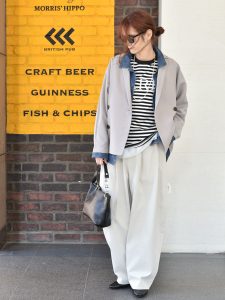 alt=“【40代】春のジャケットコーデ4選｜タックボールパンツ合わせで作る大人カジュアルスタイル"