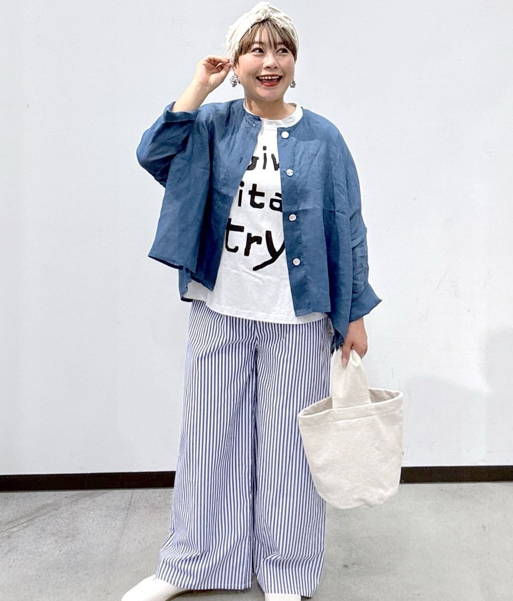 alt=“【40代】初夏のブルーコーデ5選｜リネンシャツ・デニム・ワイドパンツで作る大人スタイル"