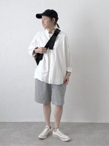 alt=“【40代】夏の羽織りコーデ5選｜冷房対策＆UV対策で作る大人カジュアルスタイル"