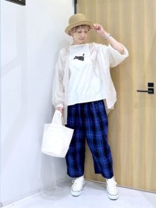 alt=“【40代】夏のリネンコーデ5選｜シャツ・ワイドパンツ・カーディガンで作る大人ナチュラルスタイル"