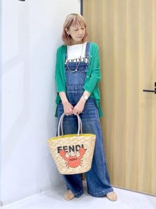 alt=“【40代】夏のワイドデニムコーデ5選|パンツ・ジャンスカ・羽織りで作る大人こなれスタイル"