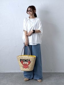 alt=“【40代・50代】白コーデで細見え！膨張しない大人の夏着こなし5選"