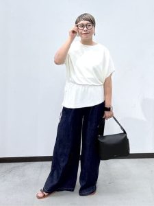 alt=“【40代・50代】白コーデで細見え！膨張しない大人の夏着こなし5選"