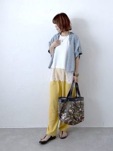 alt=“【40代】夏のカラーコーデ5選｜5色で作る大人カジュアルスタイル"