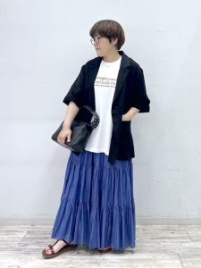 alt=“【40代】夏のカラーコーデ5選｜5色で作る大人カジュアルスタイル"