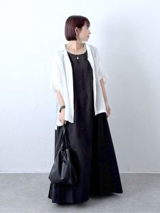 alt=“【40代・50代】涼しさ最優先！夏の麻・綿麻コーデ5選｜体型カバーできる大人カジュアルスタイル"