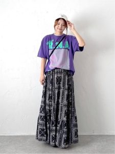 alt=“【40代・50代】汗ジミ対策にも◎鮮やかカラーコーデ5選|大人スタイル"