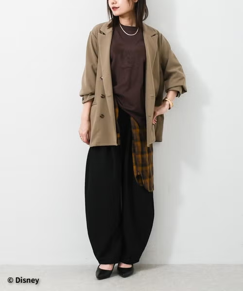 大人の秋コーデは「黒」で引き締める。重たく見せない着こなしのコツ