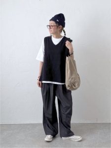 alt=“【40代・50代】ワイドパンツコーデ5選|一枚で様になる大人スタイル"