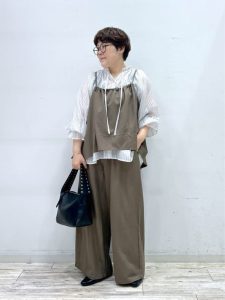 alt=“【40代・50代】セットアップコーデ5選|楽なのにきちんと見える大人スタイル"